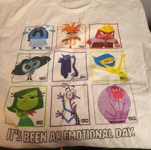 Gildan Disney Pixar Inside Out 2 Size XL White Short Sleeve Shirt